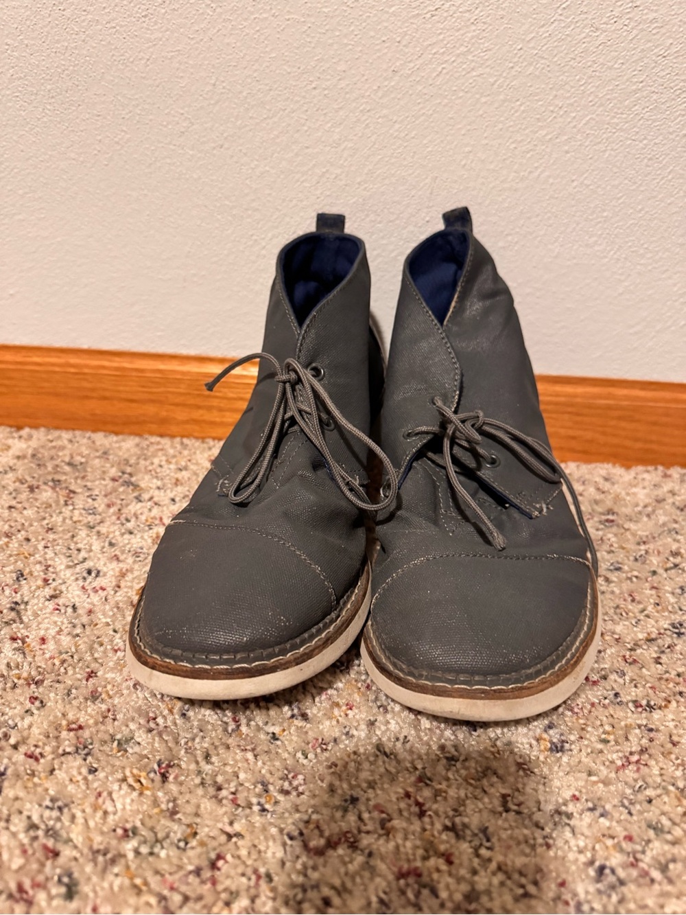 Tom’s Men's Dark Gray Casual Lace-Up Chukka Boots